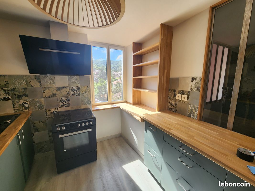 Appartement 3 pièces 52 m² · à Couzon-au-Mont-d'Or · 52 m² · 880 €