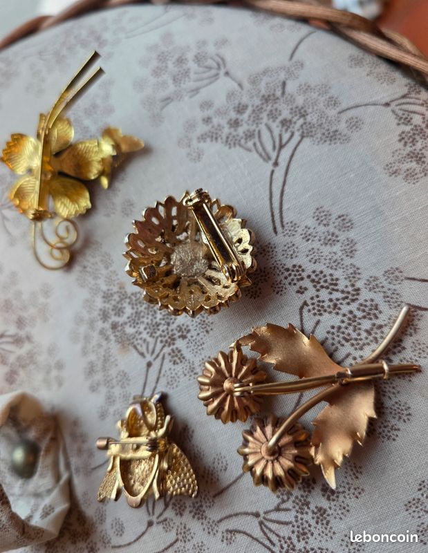 Broches Anciennes En Forme De Fleurs Avec Perles Imitation – Plaqué Or, Style Vintage