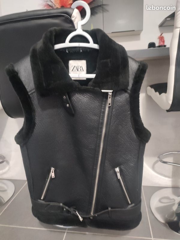 Veste sans manche fourrée en simili cuir Zara taille portée une