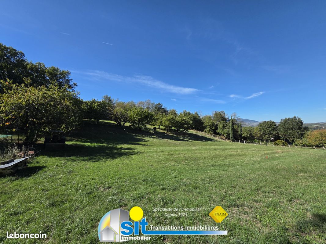 Terrain 3323 m² · à Clonas-sur-Varèze · 3 323 m² · 149 000 €