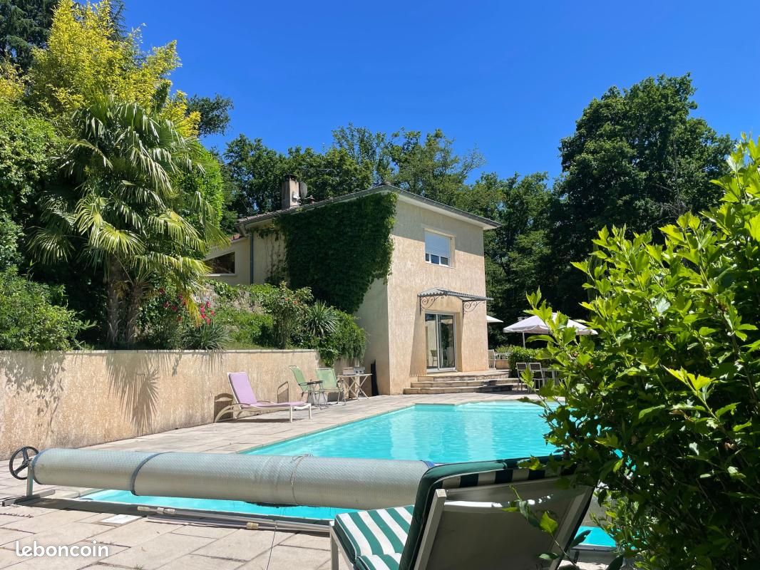 Maison 6 pièces 227 m² · à La Tour-de-Salvagny · 227 m² · 695 000 €