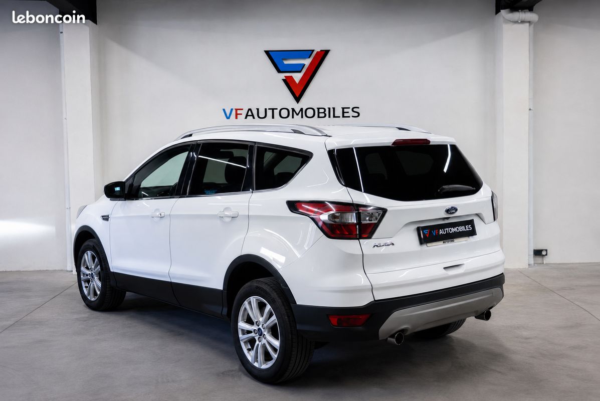 Ford Kuga 1.5 TDCi 120ch Stop&Start Titanium 4x2 (image 2)