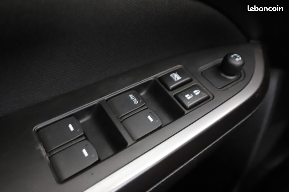 Suzuki Vitara 1.0 BoosterJet Privilege 111 ch (image 23)