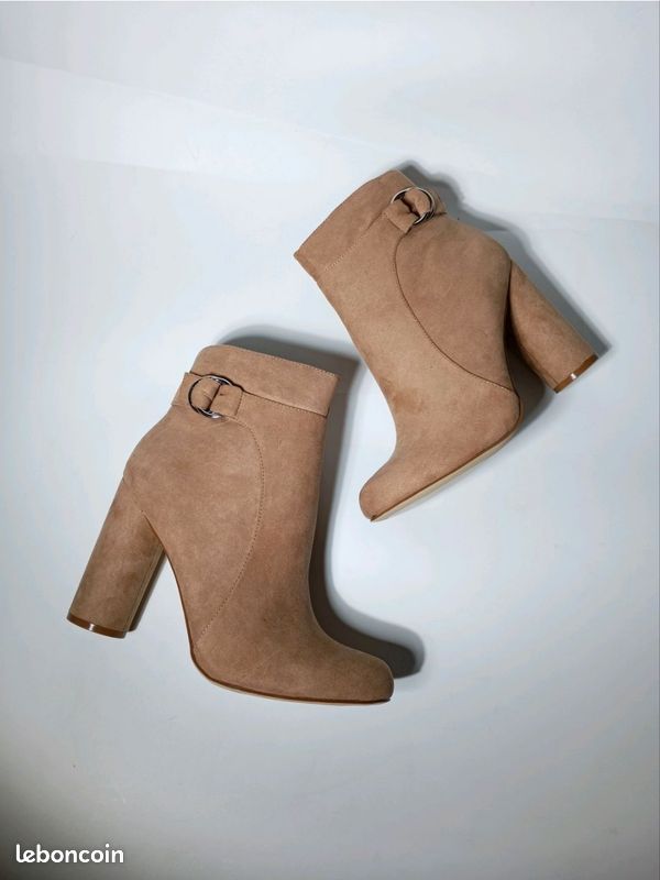 Bottines en simili talons hauts carrés