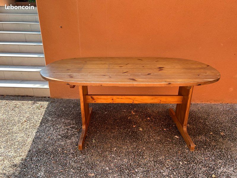 Table en pin massif (image 1)