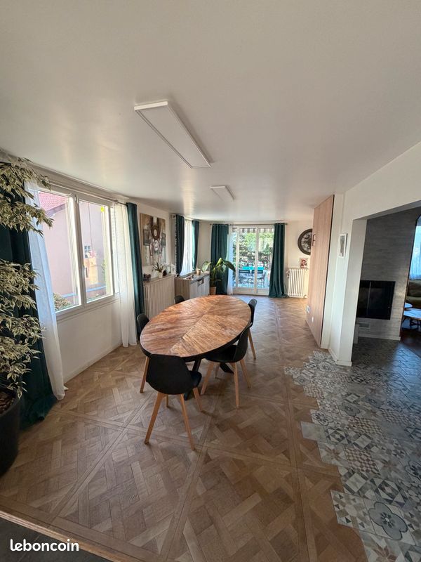 Maison 6 pièces 140 m² · à Mandres-les-Roses · 140 m² · 420 000 €