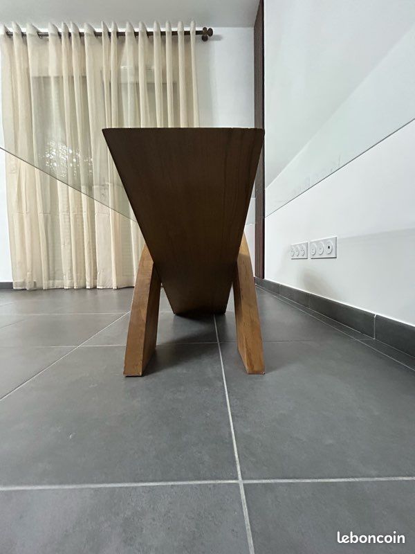 Table (image 7)