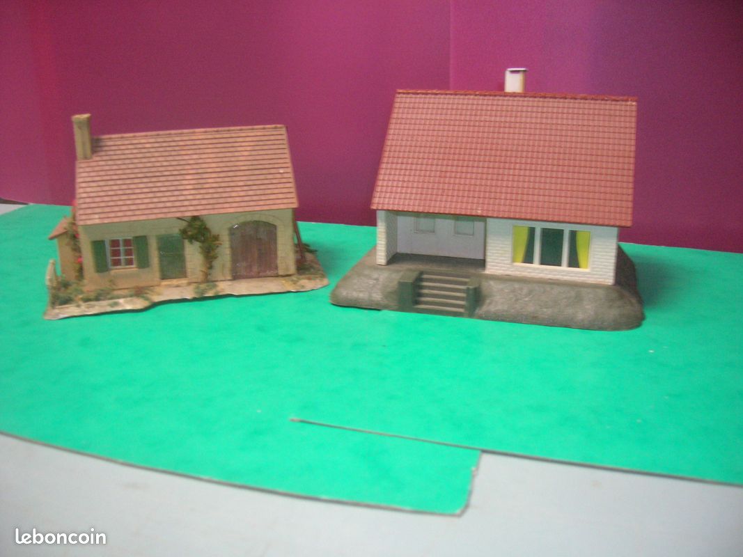 2 Maisons Miniatures Vintage Pour Circuit Train HO - Pré-assemblées, Occasion