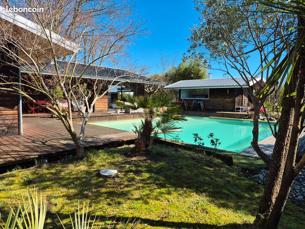 Maison 8 pièces 300 m² · à Mées · 300 m² · 690 000 €