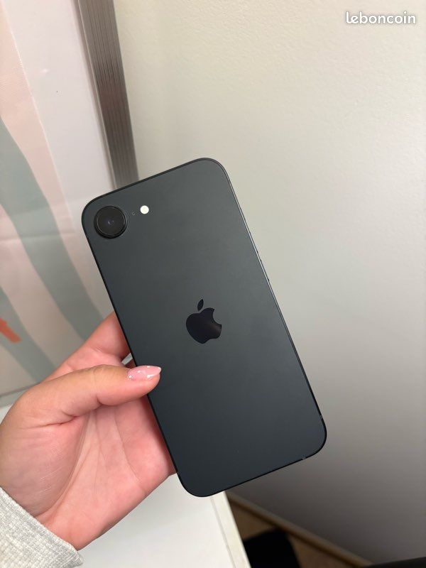 IPhone 16e 128go (image 3)