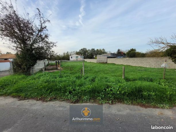 Terrain 916 m² Taugon