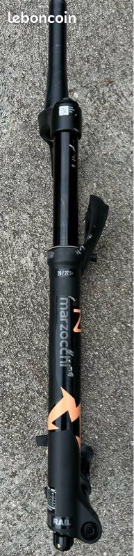 Accessoires de fourche ?? essieu traversant v??lo noir/rouge