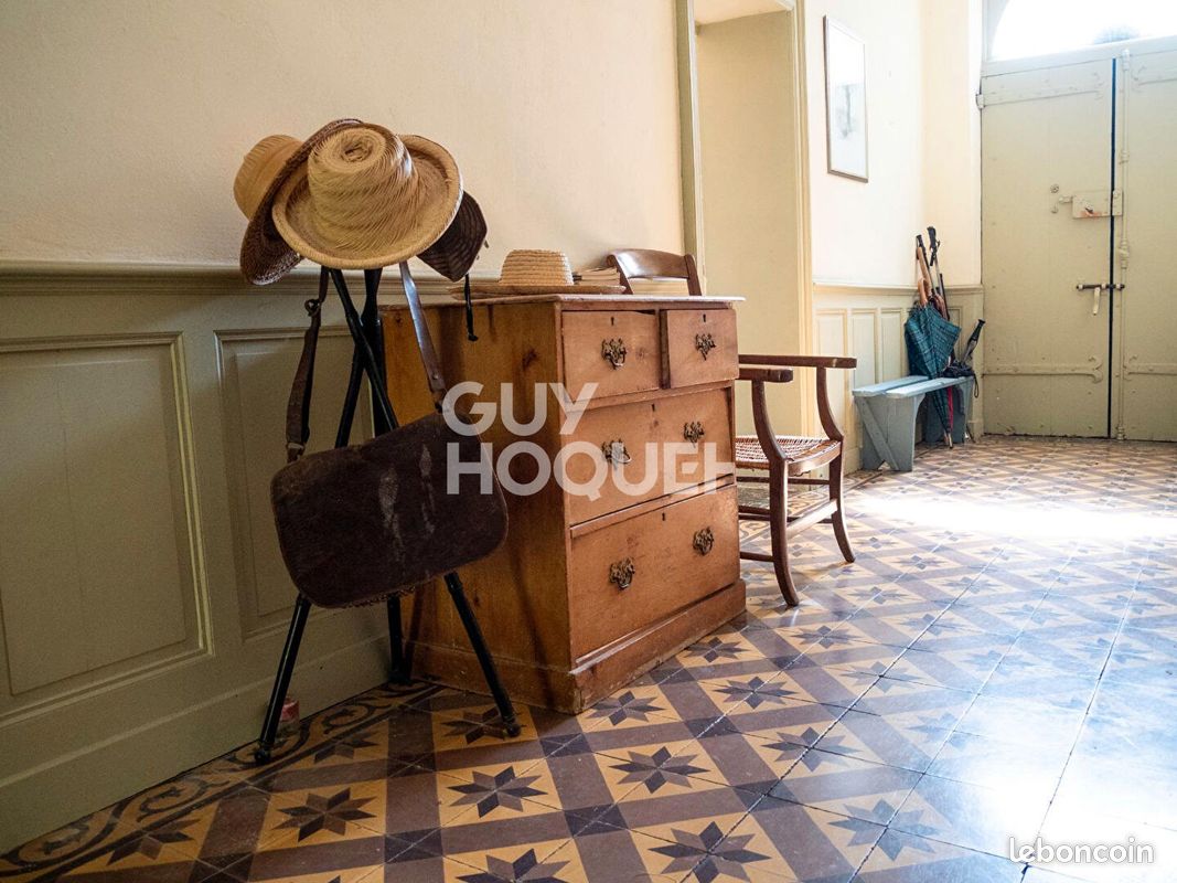 Maison 7 pièces 302 m² · à Thil · 302 m² · 450 000 €