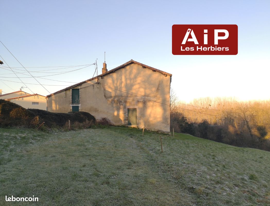 Maison 7 pièces 300 m² · à Mouchamps · 300 m² · 64 500 €