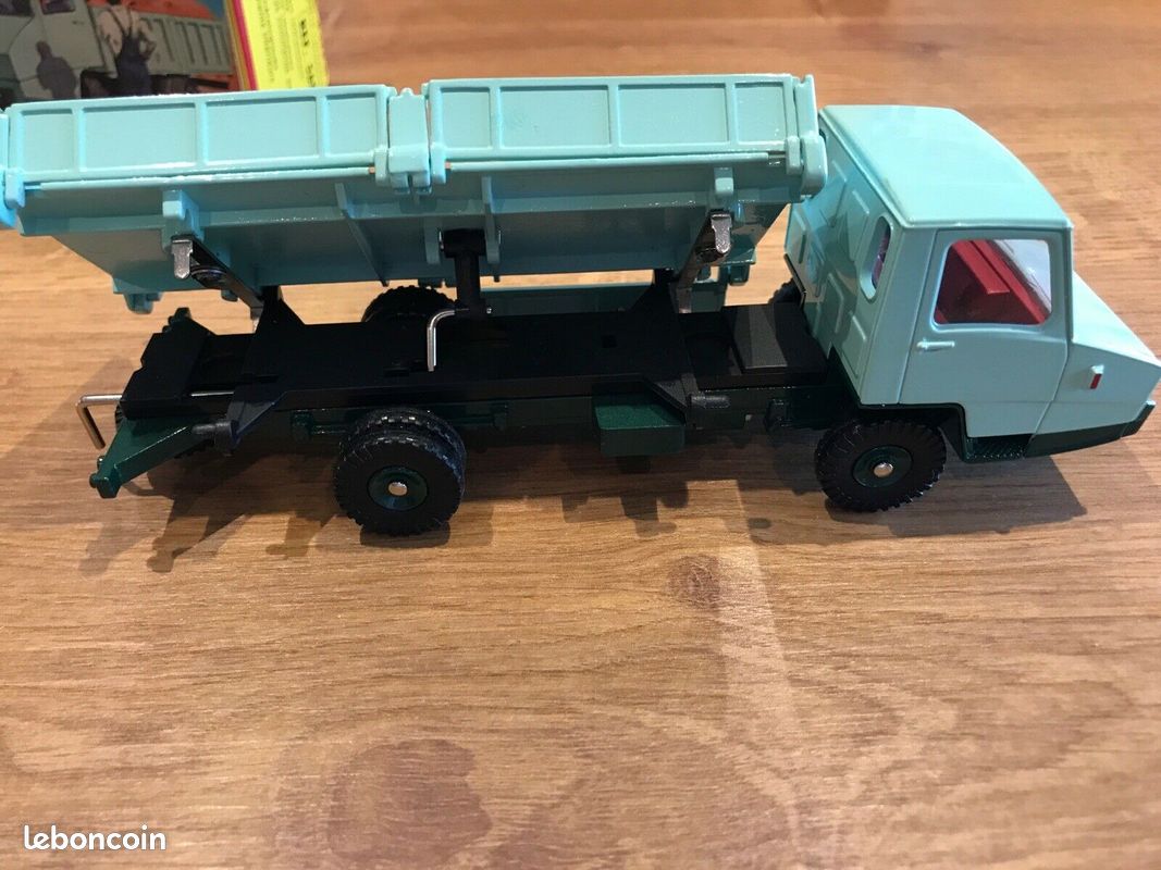 Camion Benne Berliet Stradair En Modèle Réduit Dinky Toys Atlas - Échelle 1:43, Boîte Incluse