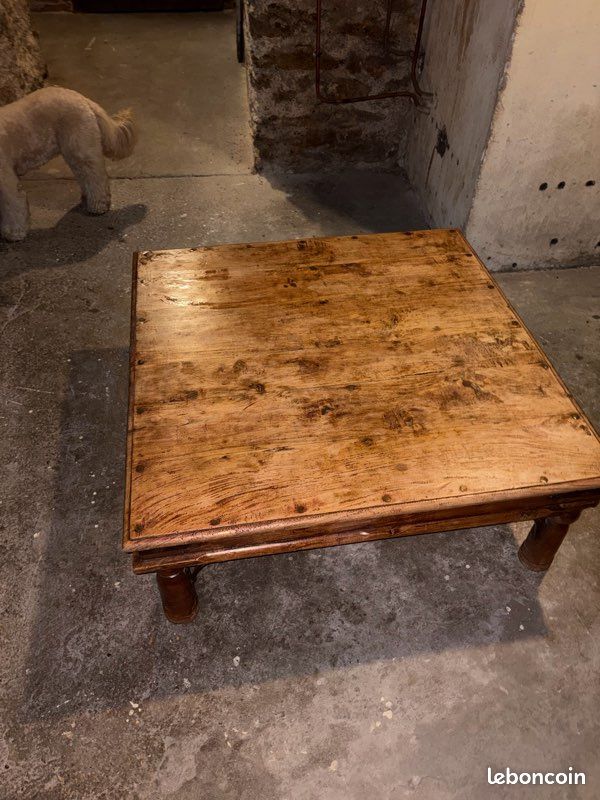 Table basse carrée en bois massif – ferrures clous forgés (image 2)