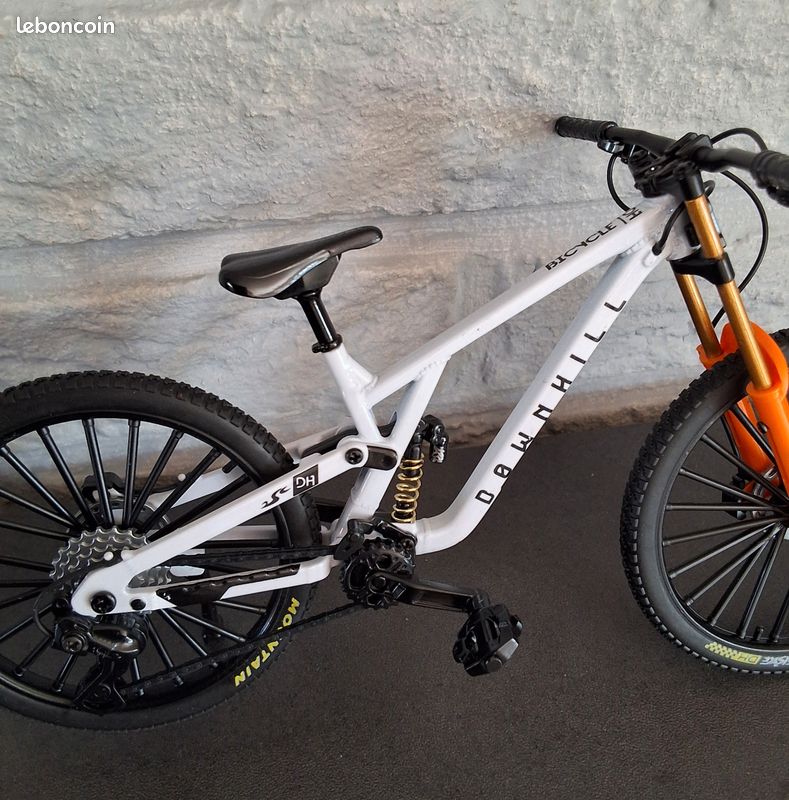 Modèle VTT 1:10 Generisch – Mini Vélo De Montagne Détaillé, Suspension, Freins Disque, 20 Cm – Décoration Collection, Dès 14 Ans