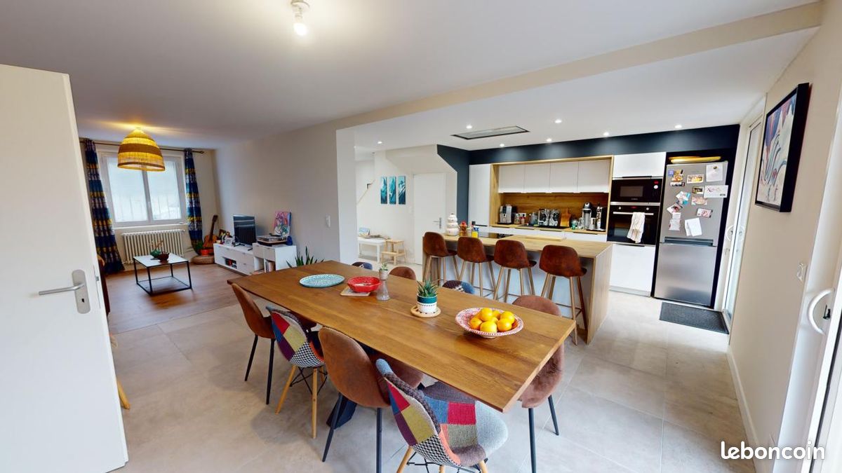 Table à manger en bois de chêne bordures naturelles 240 cm OKA PIER IMPORT (image 2)