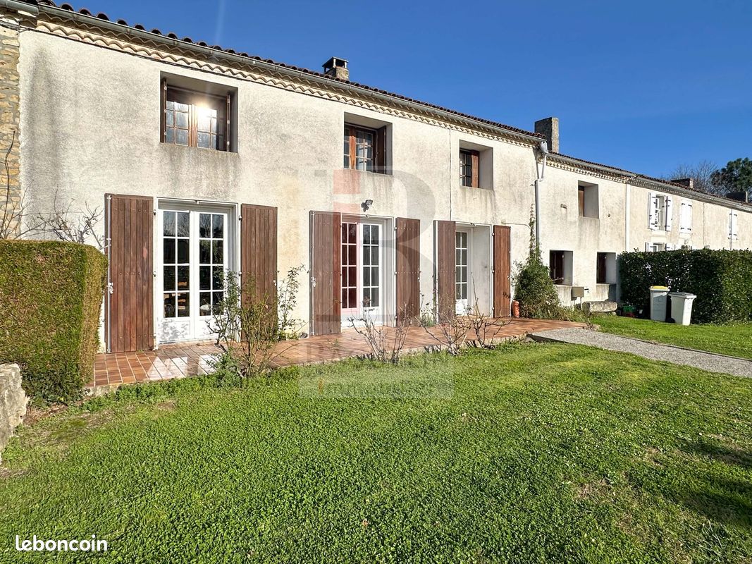Maison 5 pièces 160 m² · à Saint-Laurent-de-la-Prée · 160 m² · 374 000 €