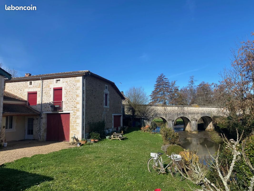 Maison 9 pièces 220 m² · à Vitrac-Saint-Vincent · 220 m² · 325 500 €