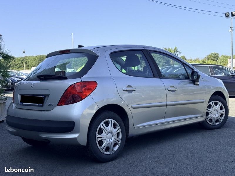 Peugeot 207 1.6 essence 16V FELINE 5P (image 2)