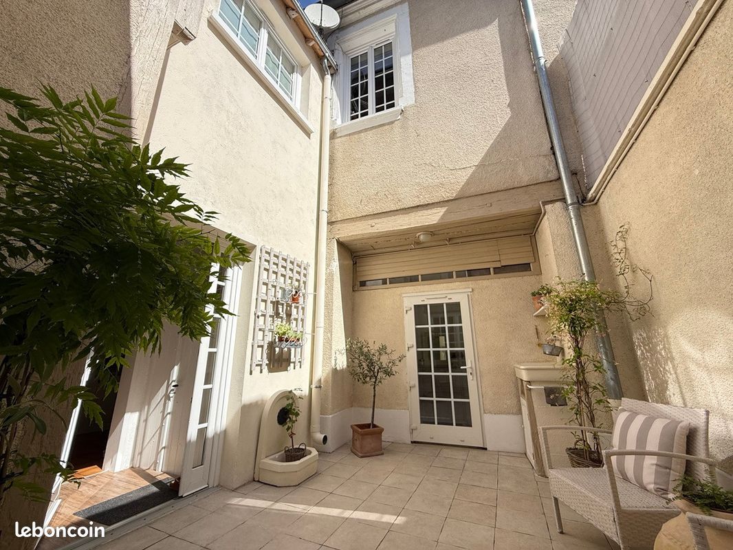 Maison 9 pièces 140 m² · à Issoudun · 140 m² · 139 900 €
