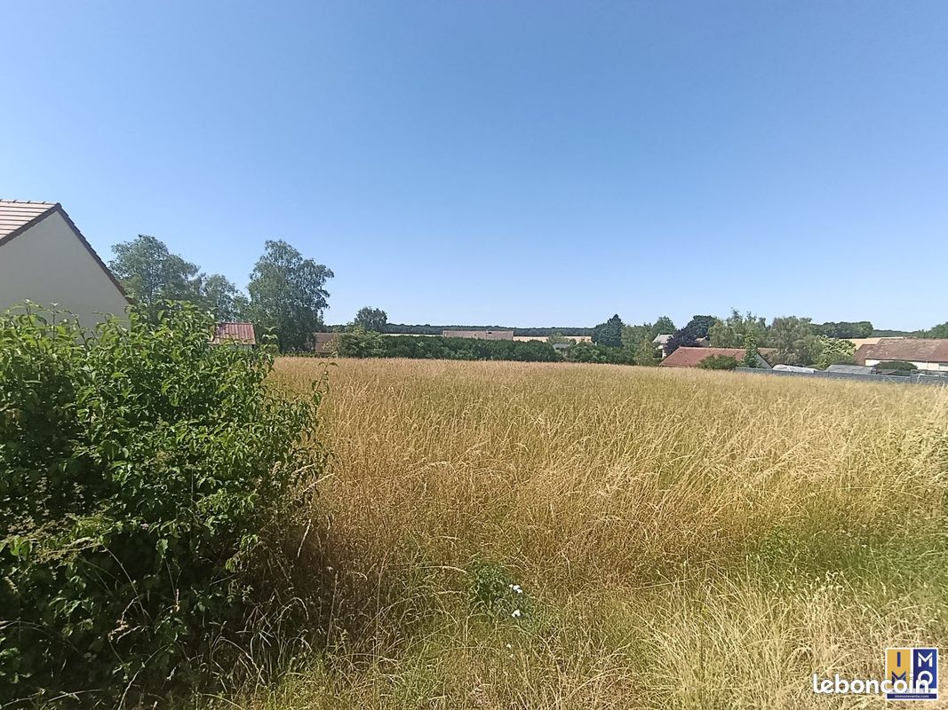 Terrain 1270 m² · à Farges-en-Septaine · 1 270 m² · 33 000 €