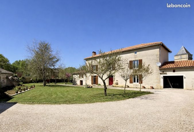 Propriété 7 pièces 233 m²