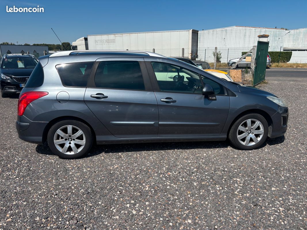 Peugeot 308 sw (2) 1.6 hdi 112 active 7 places (image 2)