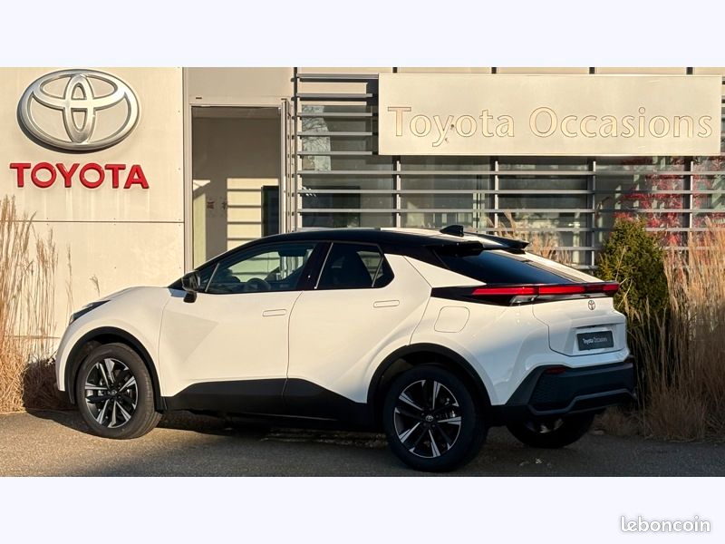 Toyota C-HR 2.0 PHEV 225 Graphic MY26 (image 3)