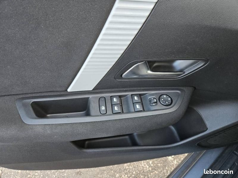 Citroen C4 PureTech 100ch S&S Feel (image 21)