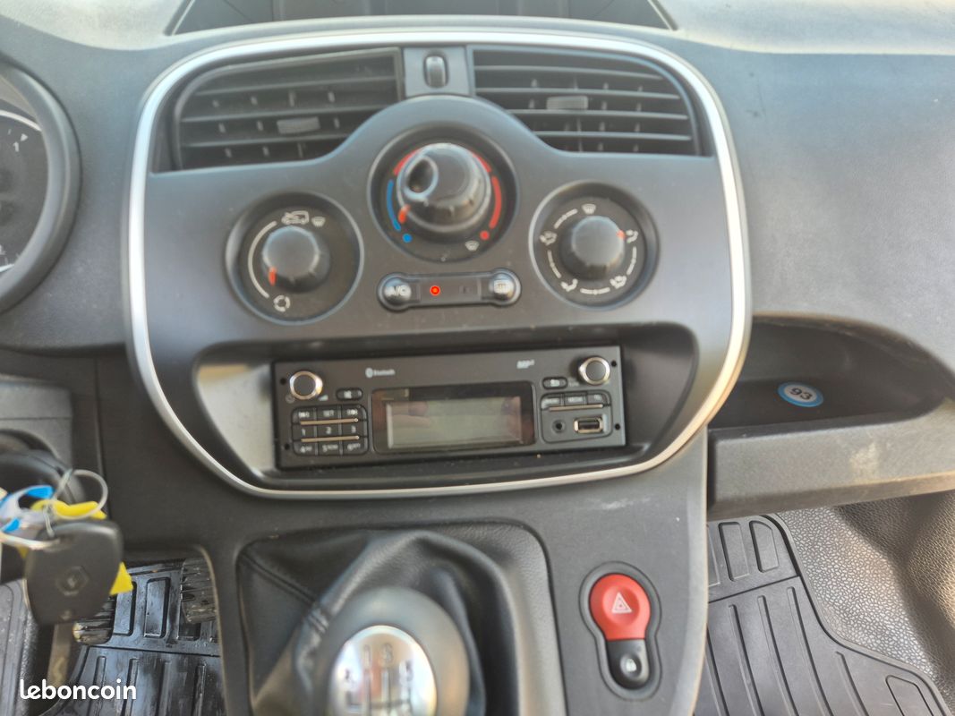 RENAULT KANGOO EXPRESS GRAND CONFORT 1.5 BLUE DCI 95ch (image 9)