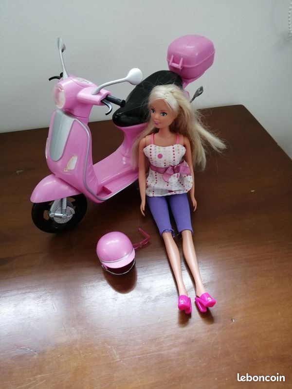 Steffi love et son scooter (image 2)