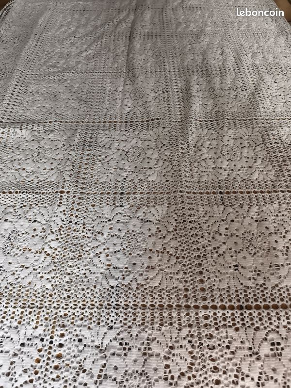 Grand tissus dentelle.etat neuf 2,70 m x2, 40 m (image 3)