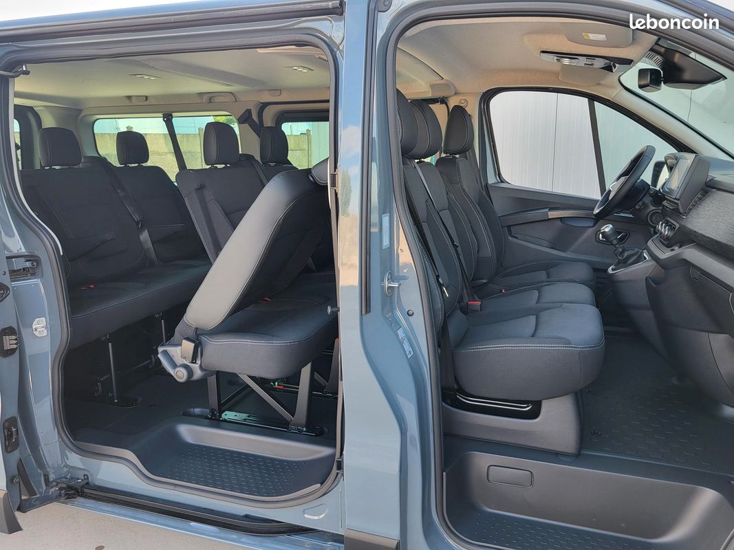 RENAULT TRAFIC COMBI L2 GRAND TECHNO 2.0 Blue DCI 150 BVM6 EASY ACESS 09 PLACES NEUF avec AMÉNAGEMENT TRANSPORT FAUTEUIL ROULANT + CAMÉRA RECUL + GPS / SANS MALUS ÉCOLOGIQUE ( Prix Vente 35 990 HT ) (image 4)