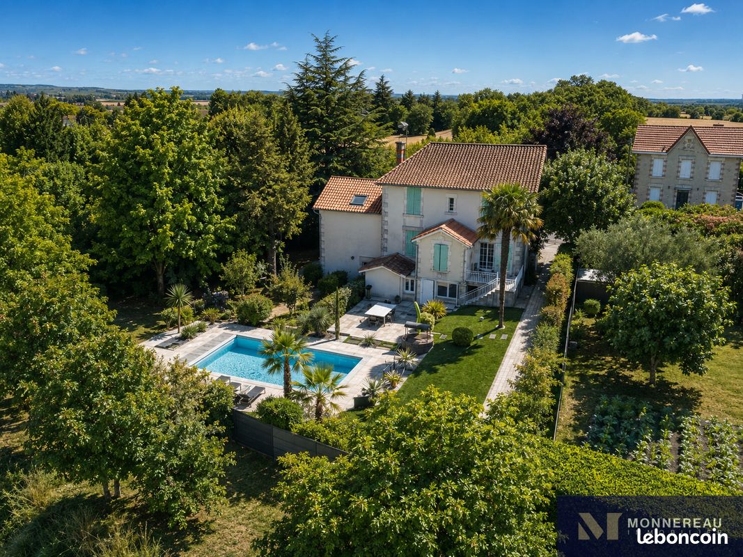 Maison 7 pièces 220 m² · à Barbezieux-Saint-Hilaire · 220 m² · 399 000 €