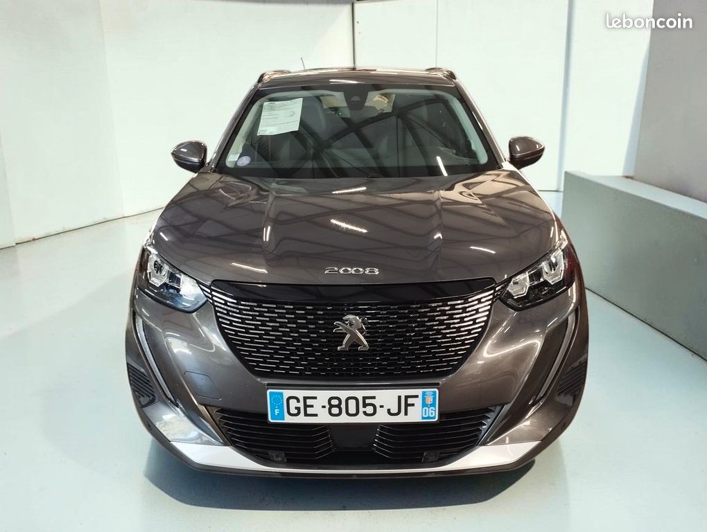 Peugeot 2008 1.2 THP 100 ALLURE GT (image 4)