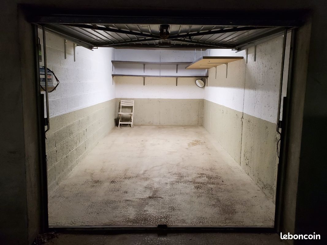 Place parking box Fresnes · 24 000 €