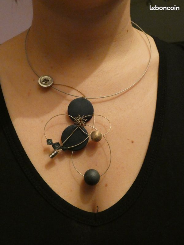 Collier Argent et Bleu Moderne (image 1)