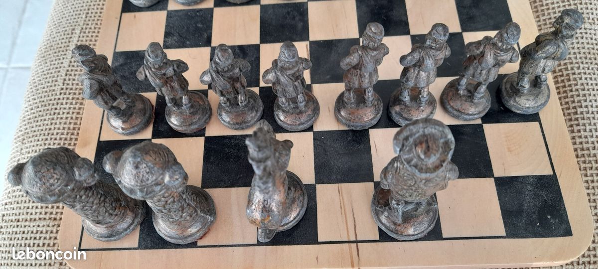 FIGURINE EN PLOMB Le Seigneur Des Anneaux Neuve Jeu D'echecs - Golum