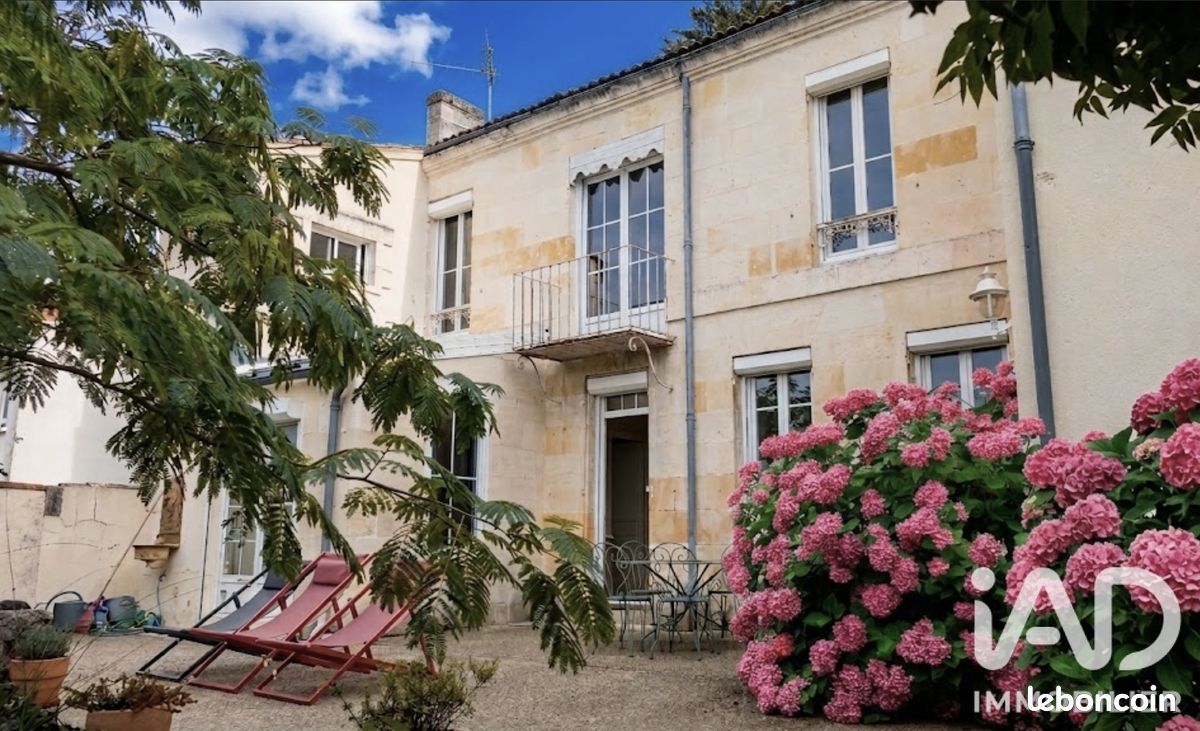 Maison 8 pièces 280 m² · à Saintes · 280 m² · 615 000 €