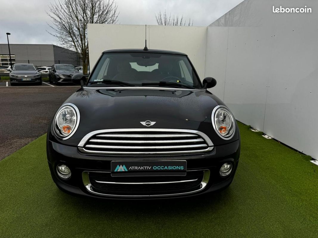 Mini mini ii (2) cabriolet cooper d 112 highgate bvm6 (image 2)
