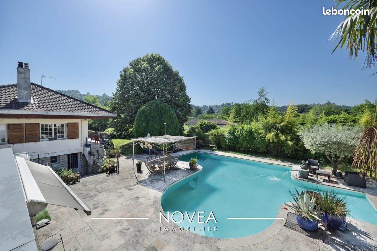 Ventes immobilières - Maison 8 pièces 211 m²
