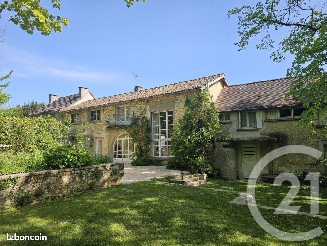 Maison 9 pièces 251 m² · à Beaumont Saint-Cyr · 251 m² · 341 000 €