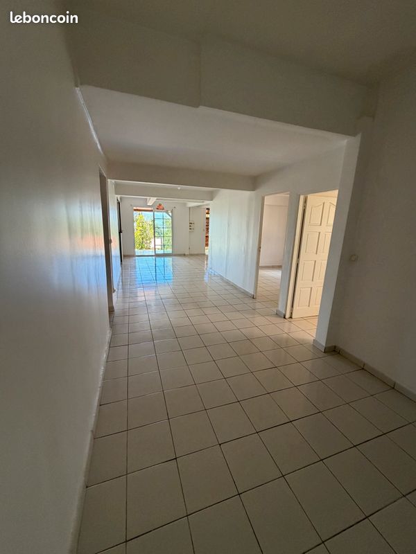 Appartement 3 pièces 85 m² · à Le Lamentin · 85 m² · 1 050 €/mois