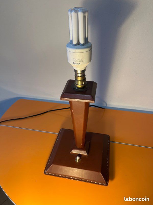 Lampe de bureau gainé de cuir marron (image 4)