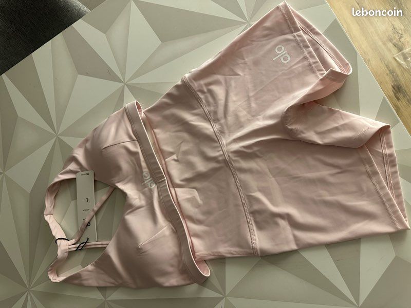 Ensemble Alo , Jamais porté , Taille L (image 1)