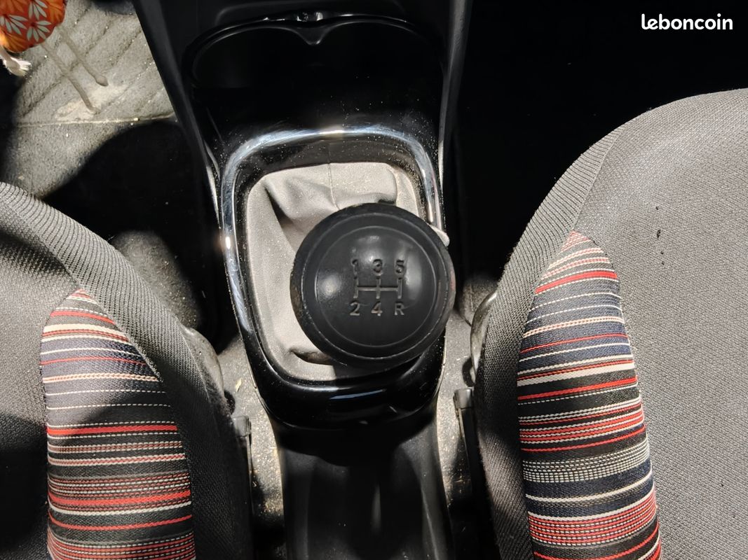 CITROEN C1 VTi 72 ch Feel / RADARS DE RECUL ARRIERE / CLIM MANUELLE / LIMITEUR DE VITESSE / MOTEUR A CHAINE (image 20)