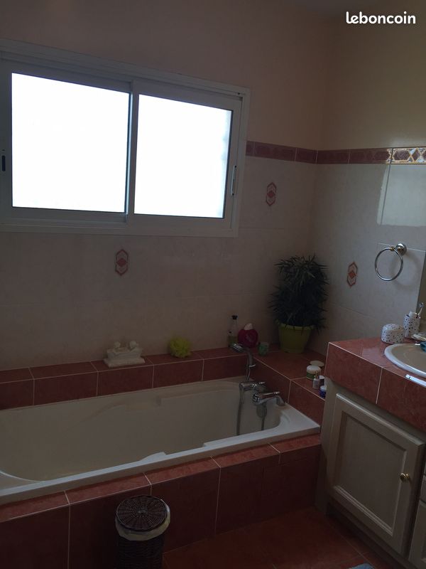 Maison T5 de 220 m² avec bureau et annexes (image 9)