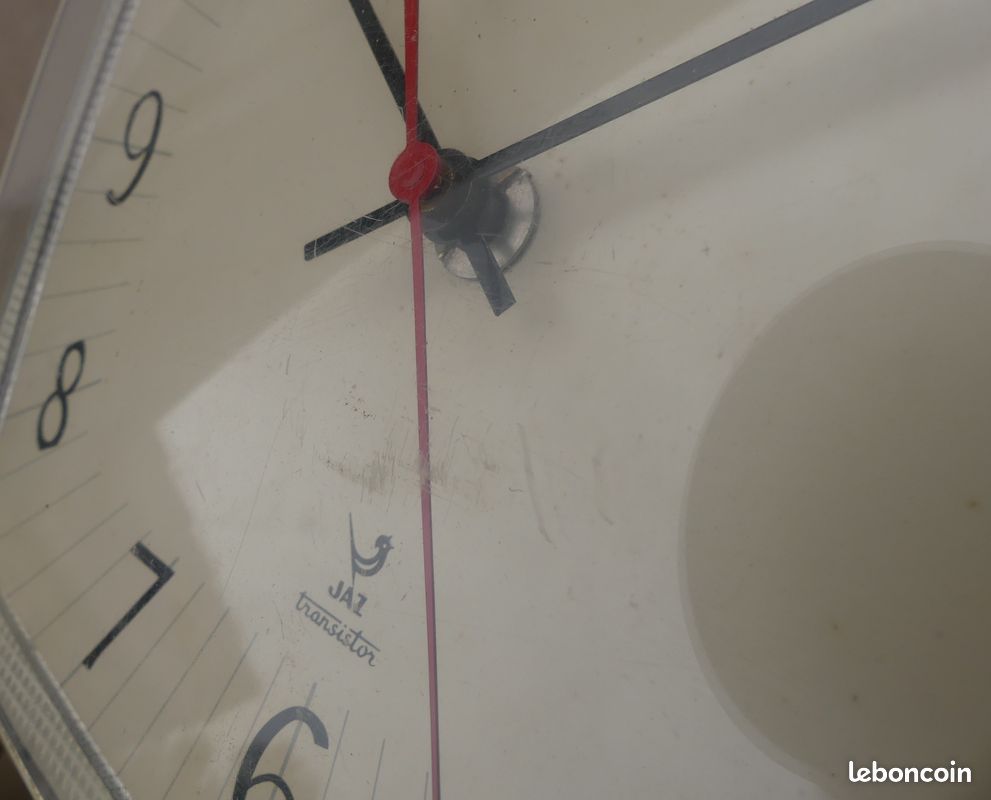 TEVIC horloge murale Formica à dateur jour et date 1967 Jaz